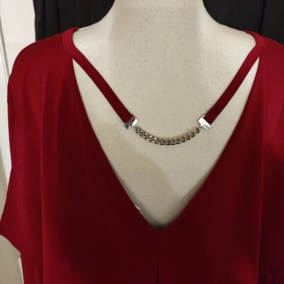 Kate & Mallory Burgundy V-Neck Cold Shoulder Tunic Top With Chain Detail 3X Poly - Picture 3 of 7